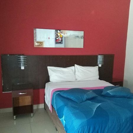 Le Victoria Hotel Тете Екстериор снимка