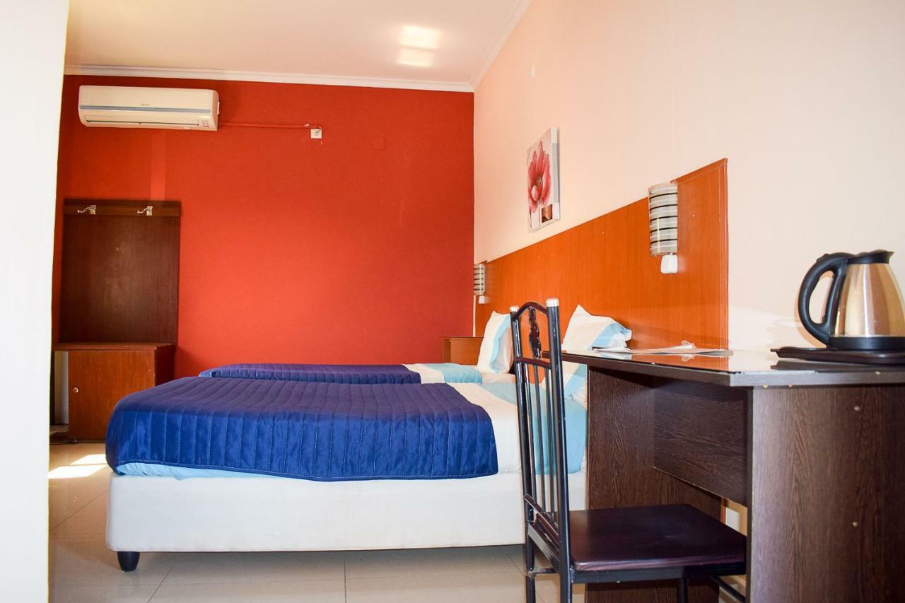 Le Victoria Hotel Тете Екстериор снимка