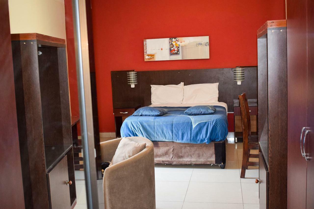 Le Victoria Hotel Тете Екстериор снимка