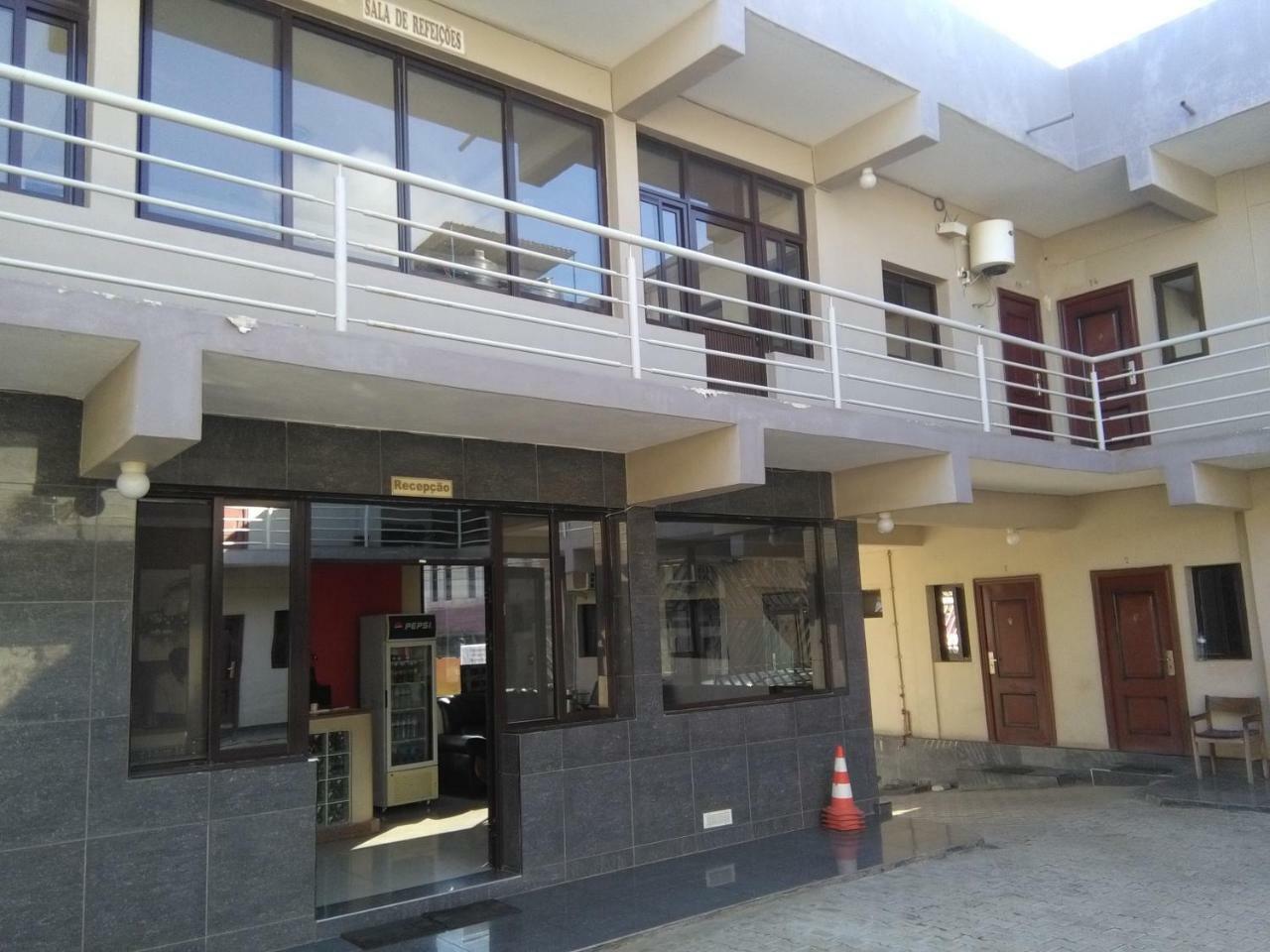 Le Victoria Hotel Тете Екстериор снимка