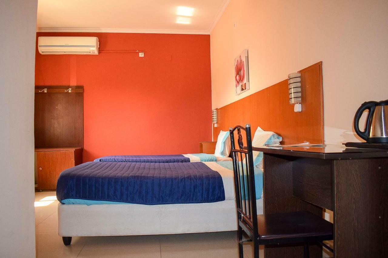 Le Victoria Hotel Тете Екстериор снимка