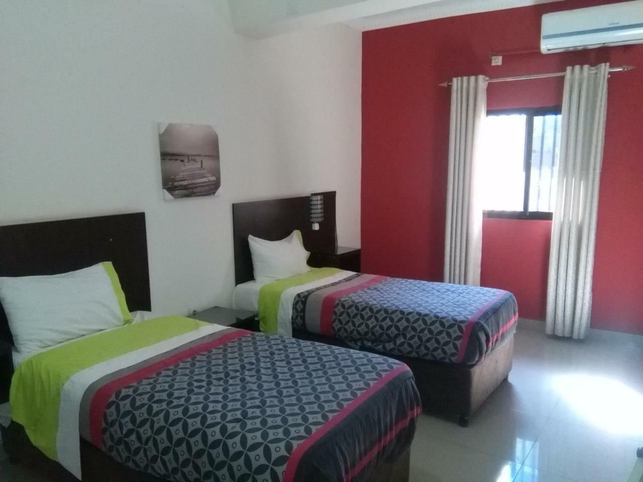 Le Victoria Hotel Тете Екстериор снимка